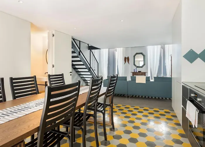 Majestic Apartment W/ Patio By Lovelystay