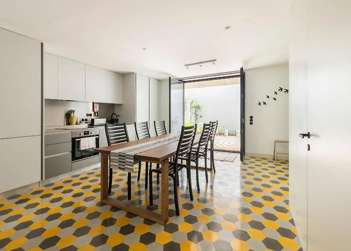 Majestic Apartment W/ Patio By Lovelystay